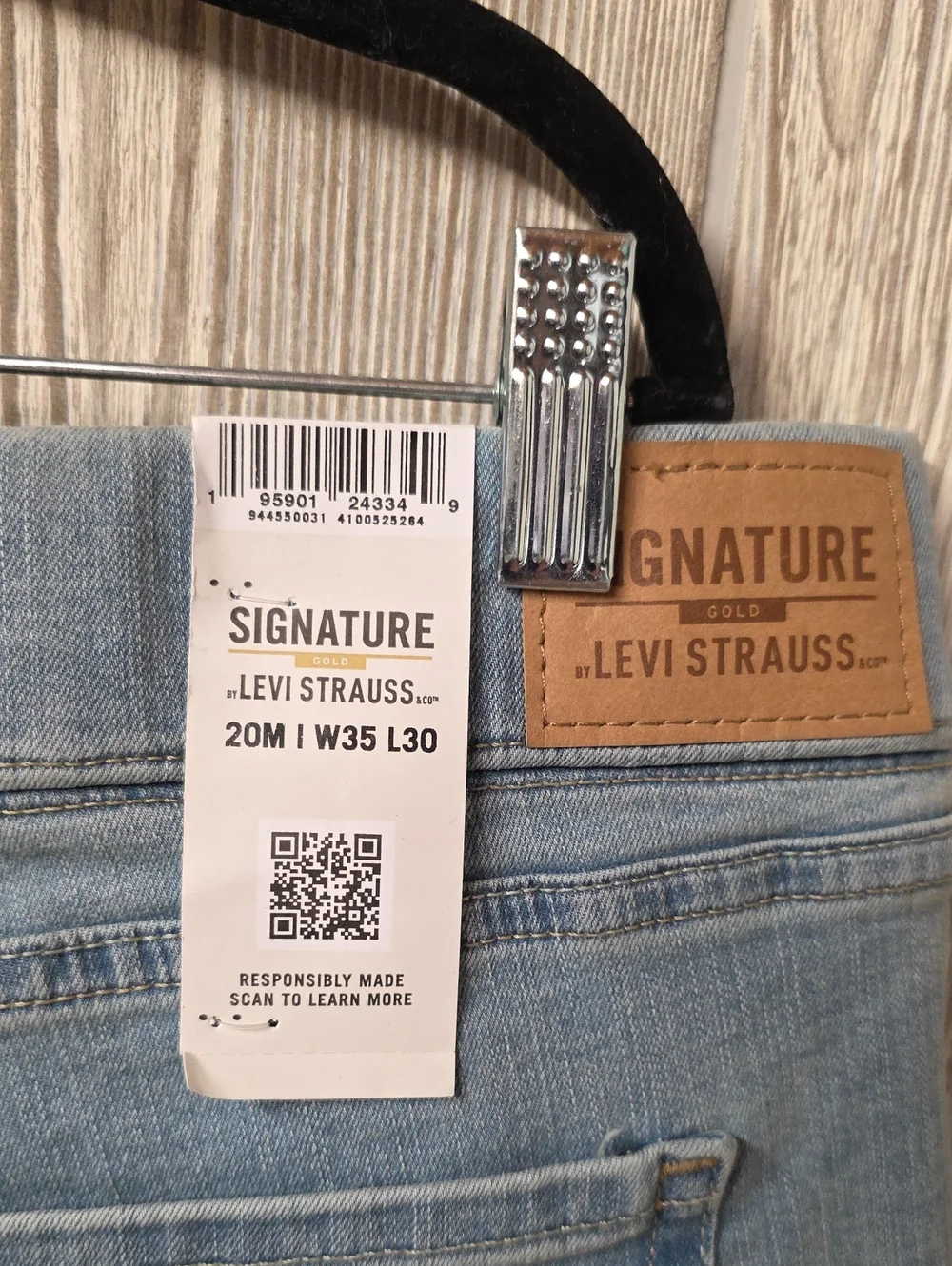 Signature by Levi Strauss Totally Shaping Pull On Skinny Jeans Women Plus 20 NWT